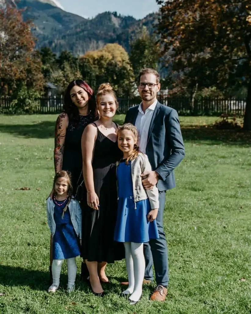 G75_6472-Familyfoto-1-821x1024.jpg
